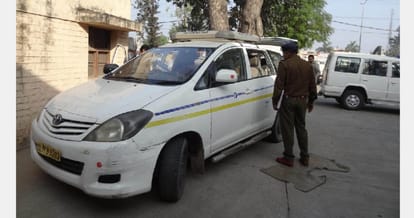 150 Crore, cash van, firing in cash van, chandigarh news, security officer