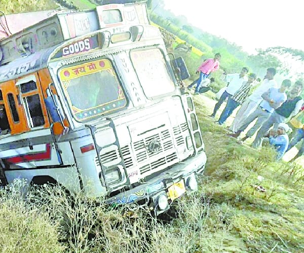 Old man died in accident on highway