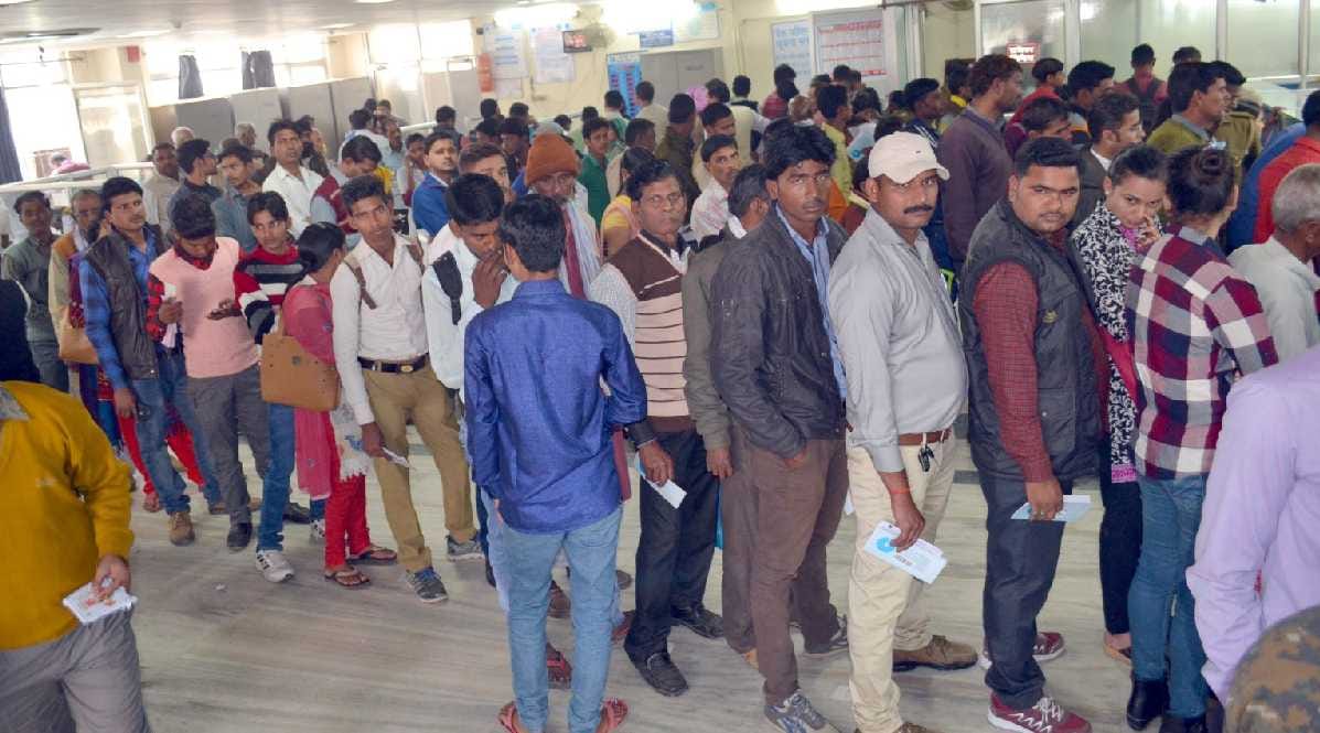 The lack of cash payments in banks scramble