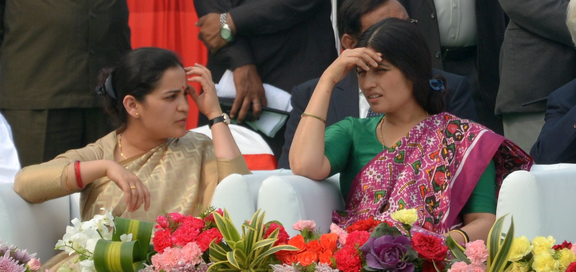 dimple yadav and aparna yadav selfie moment at metro trial