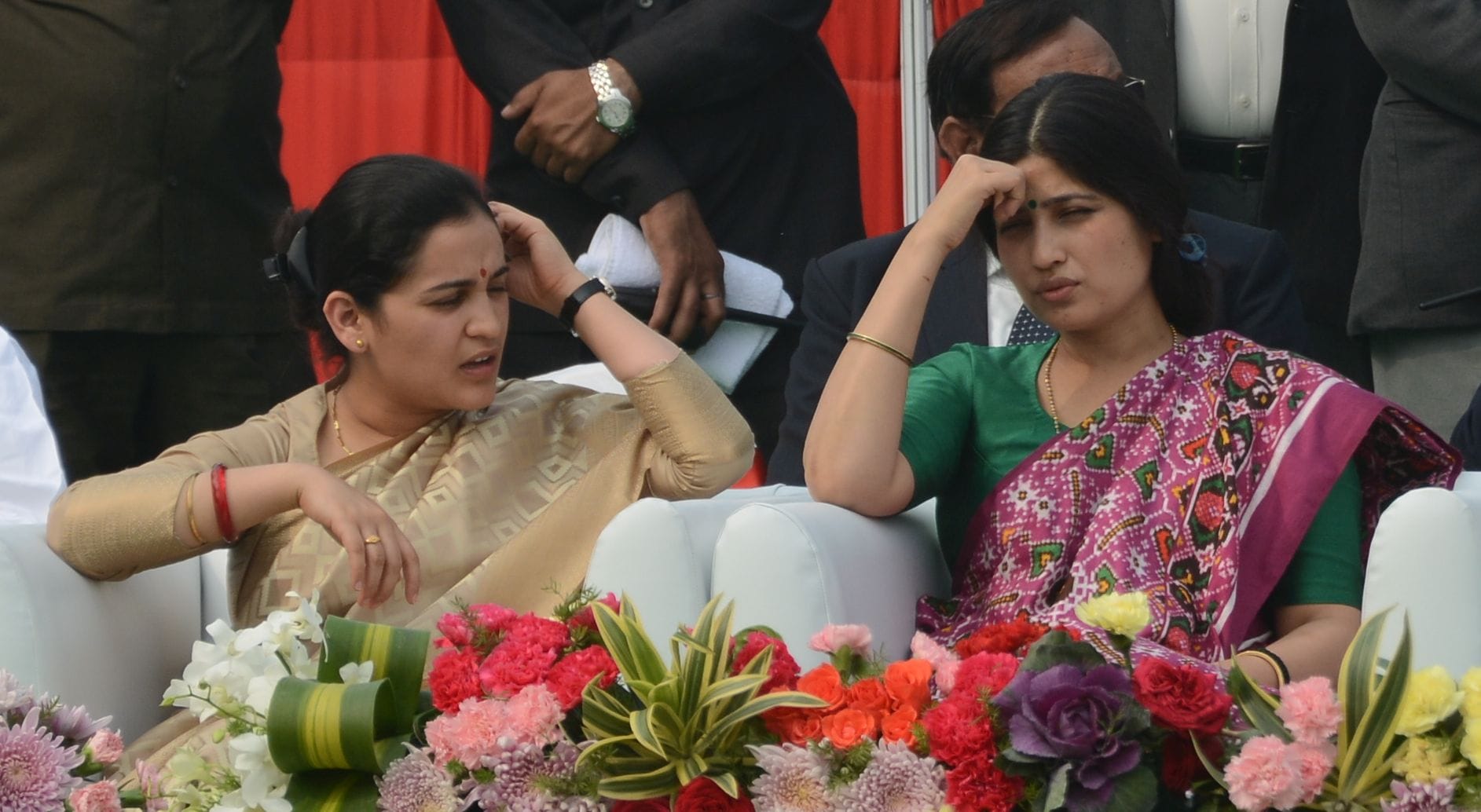 dimple yadav and aparna yadav selfie moment at metro trial
