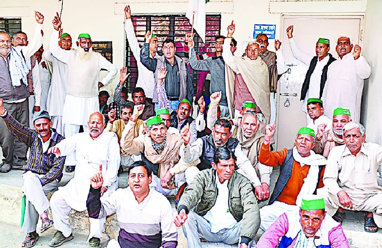 Farmers hit lock on the mining section