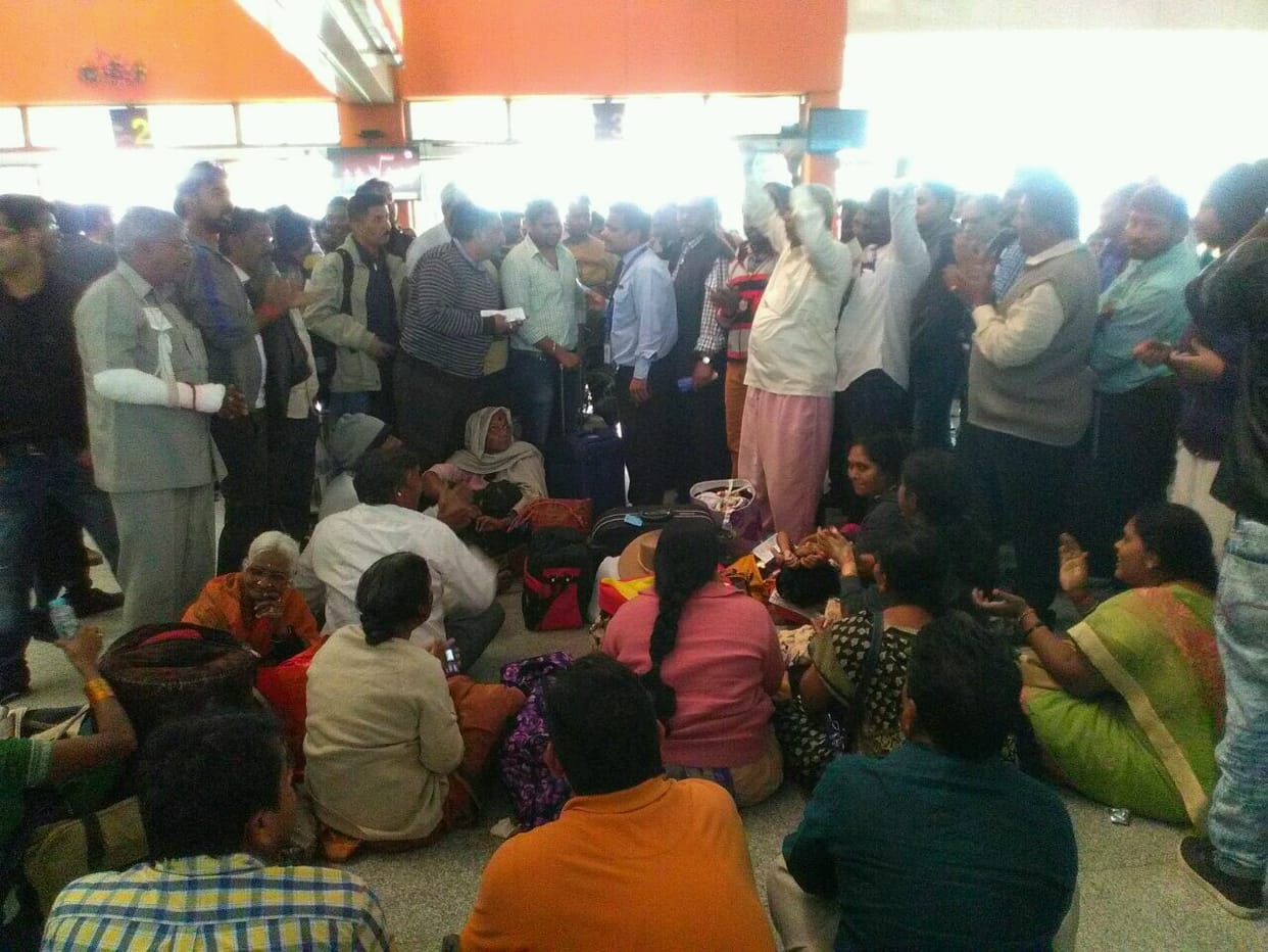 passengers protest at amausi airport in lucknow
