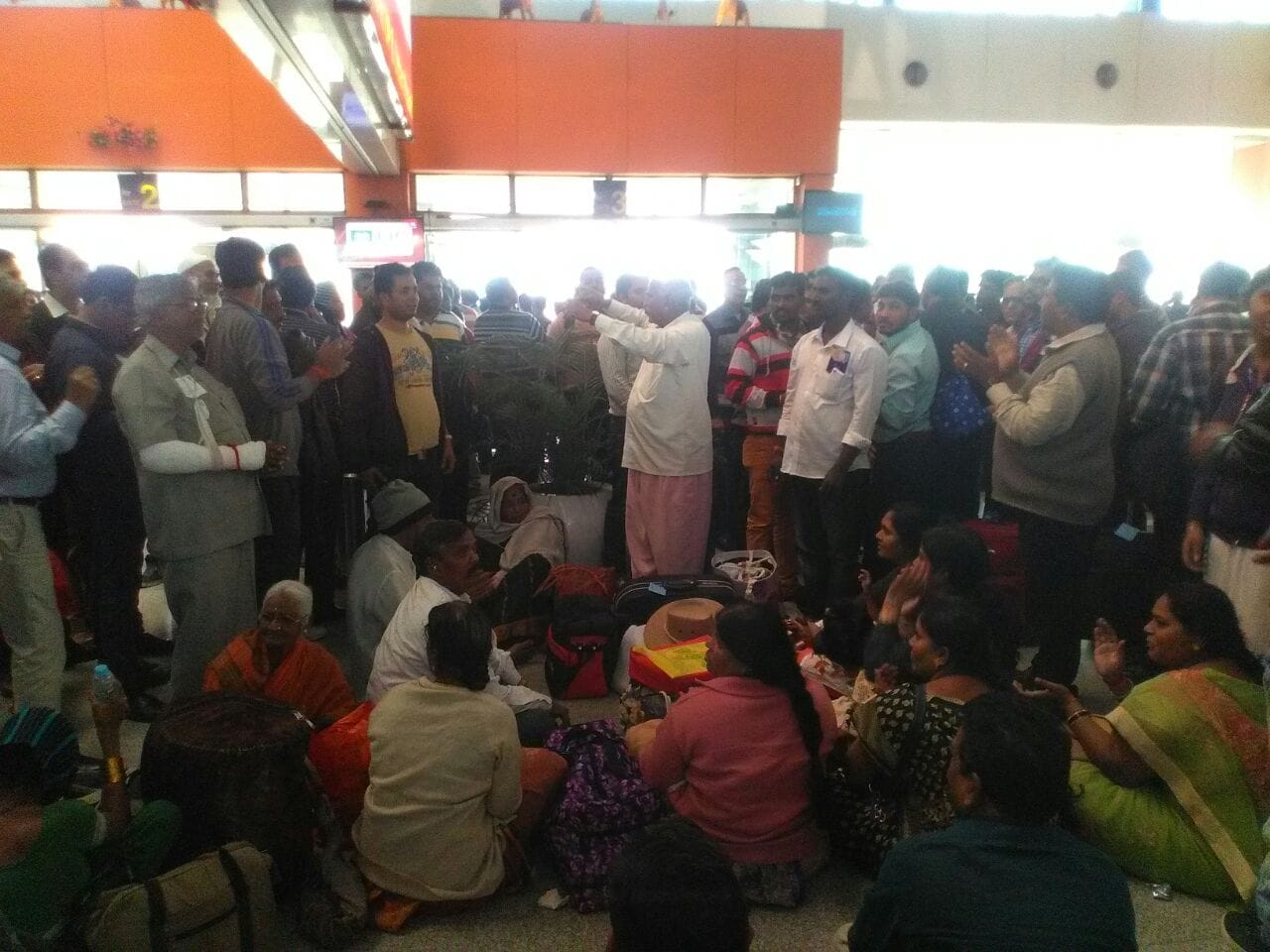 passengers protest at amausi airport in lucknow