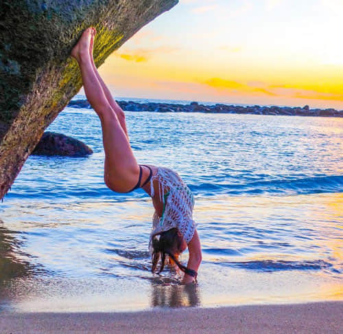 female pilot got famous for hot yoga pictures