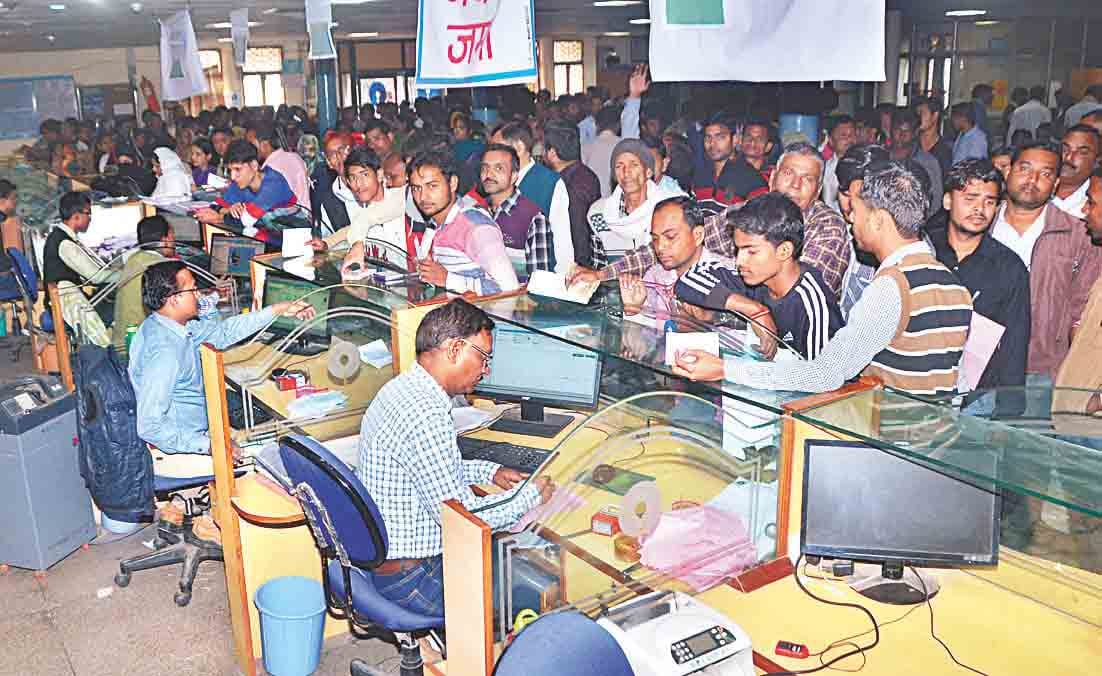 bank unions threaten to go on strike as psu banks did not cleared their overtime dues