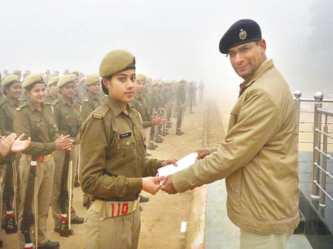 women cop get prize