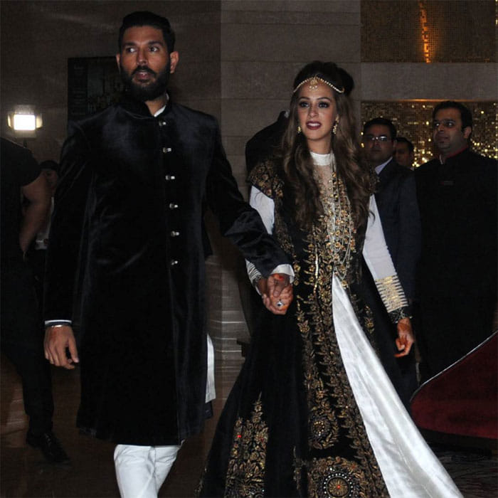 Yuvraj Hazel Reach Goa To Marry Again and Dhoni Sachin To Attend Wedding