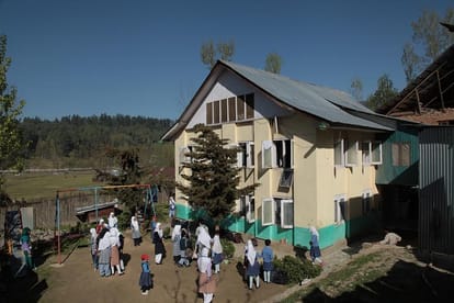 a Man From Maharashtra is Educating the Daughters of Kashmir for 26 years