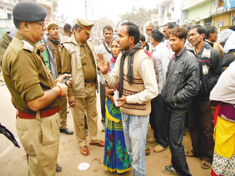 Villagers angry at not getting the money put the jam