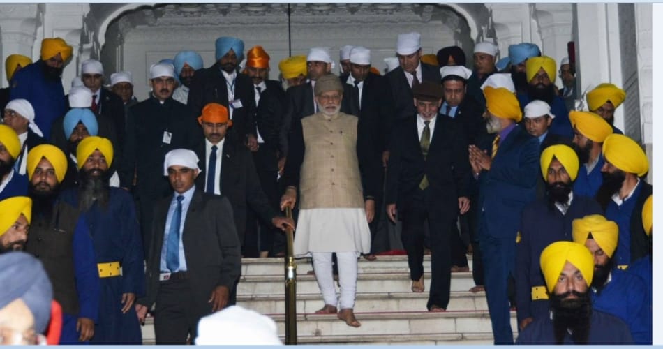 PM Modi Served 'Langar' at the Golden Temple
