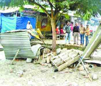 SUVs beat the rickshaw drivers, two killed