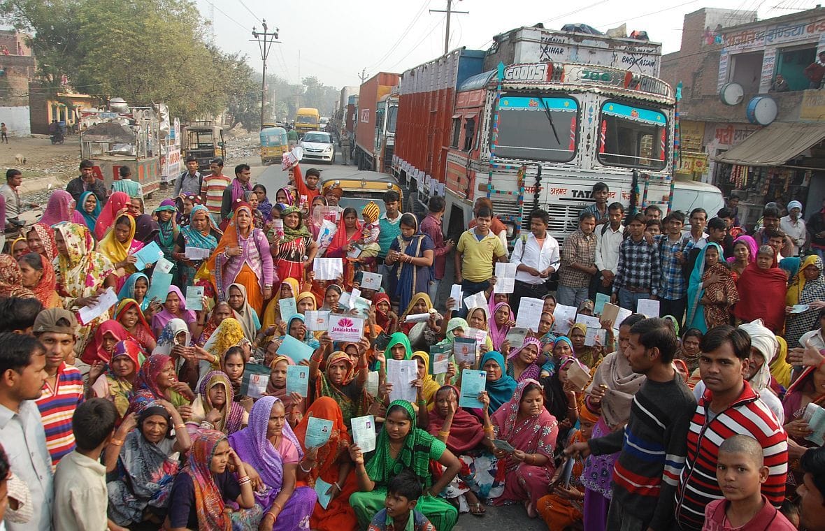 Demand for debt forgiveness, a three-hour jam bypass route