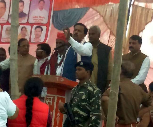 selfie craze, stage of bjp state president broken