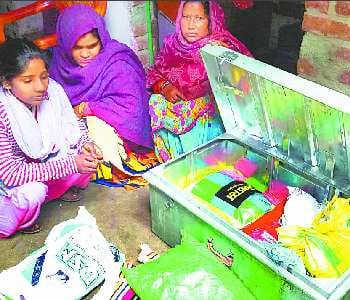 Looting after hostage to family members