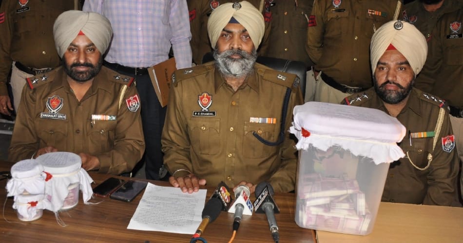2000 rupee fake note mohali gang master mind arrested