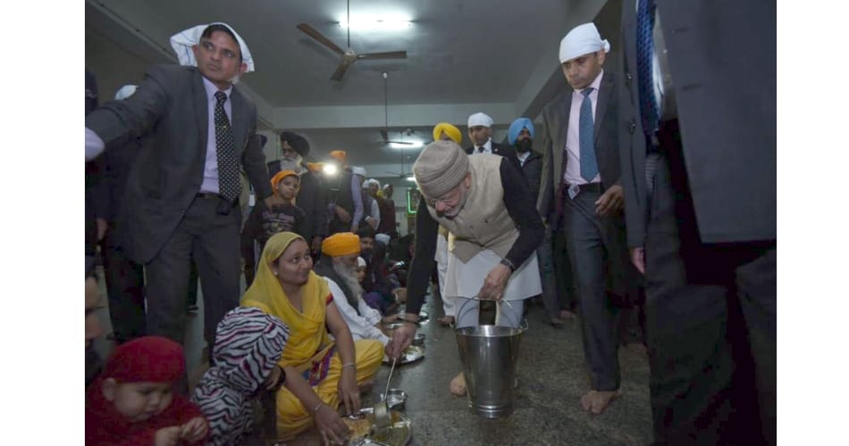 PM Modi Served 'Langar' at the Golden Temple