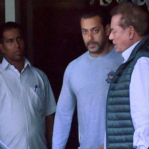 people doing toilet in front of salman khan's house