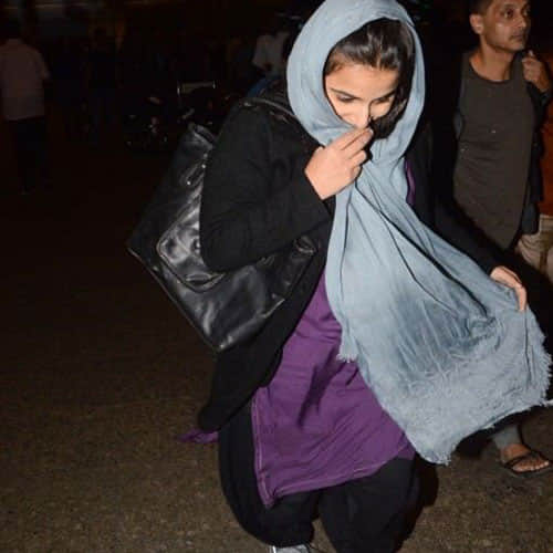 vidya balan hide her face in front of camera