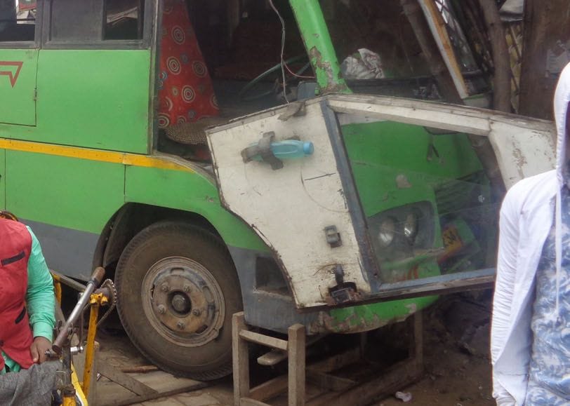 truck bus accident, 10 wounded