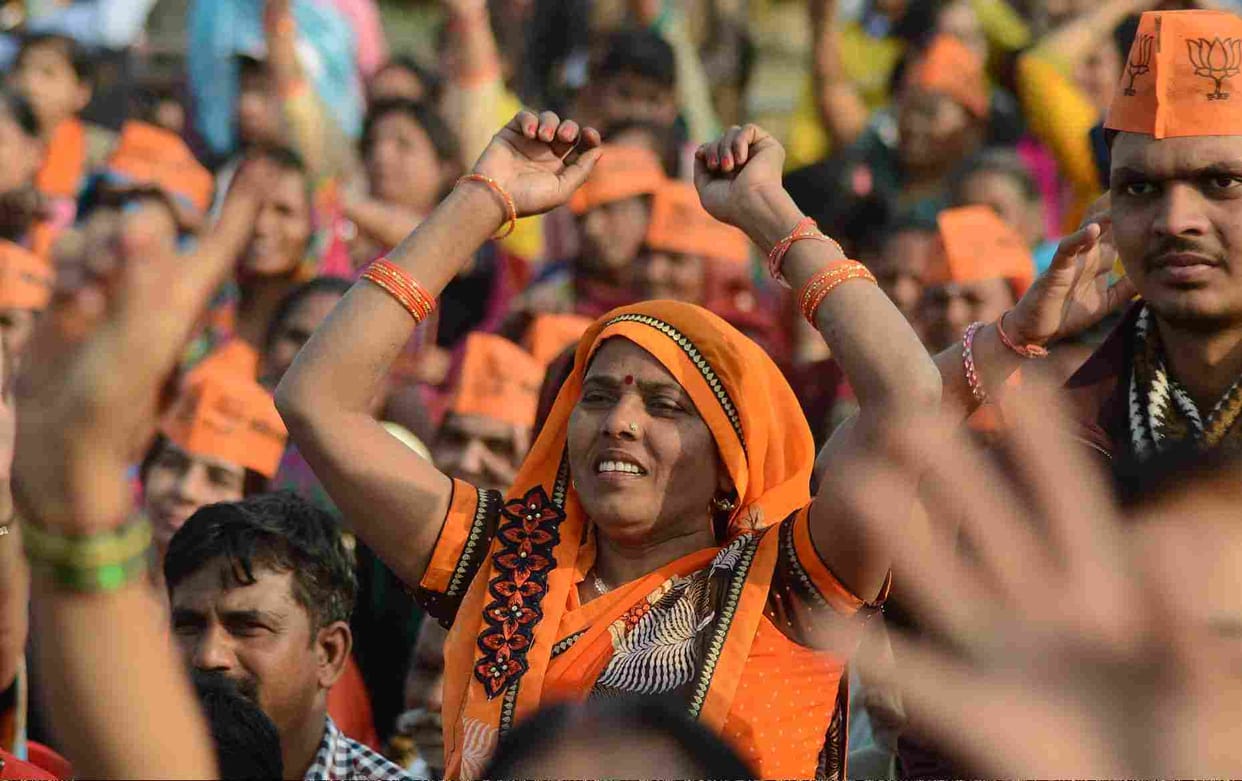 craze of youn old and femal in modi rally