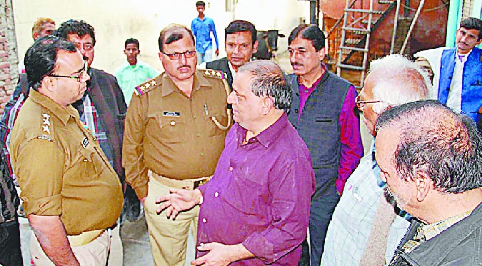 badmashon se bhida vyapari, tamancha chhena