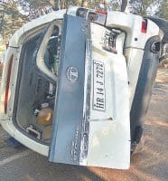 Going to the car procession of young men crashed into a tree, killing one, jind news