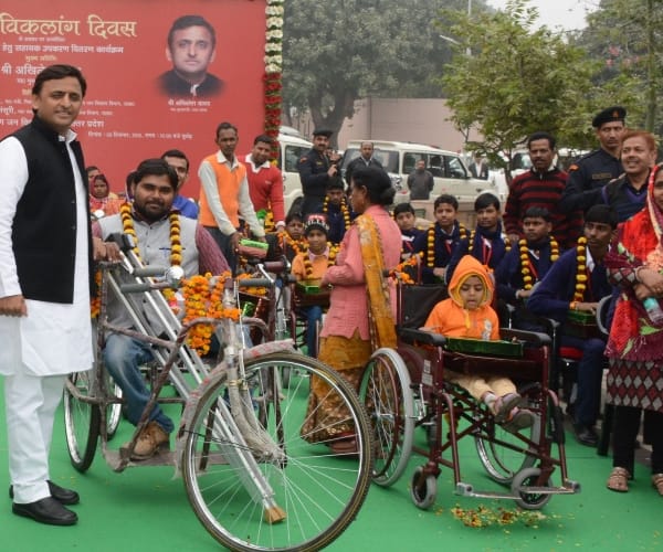 cm akhilesh yadav distributed tricycle on International Disability Day