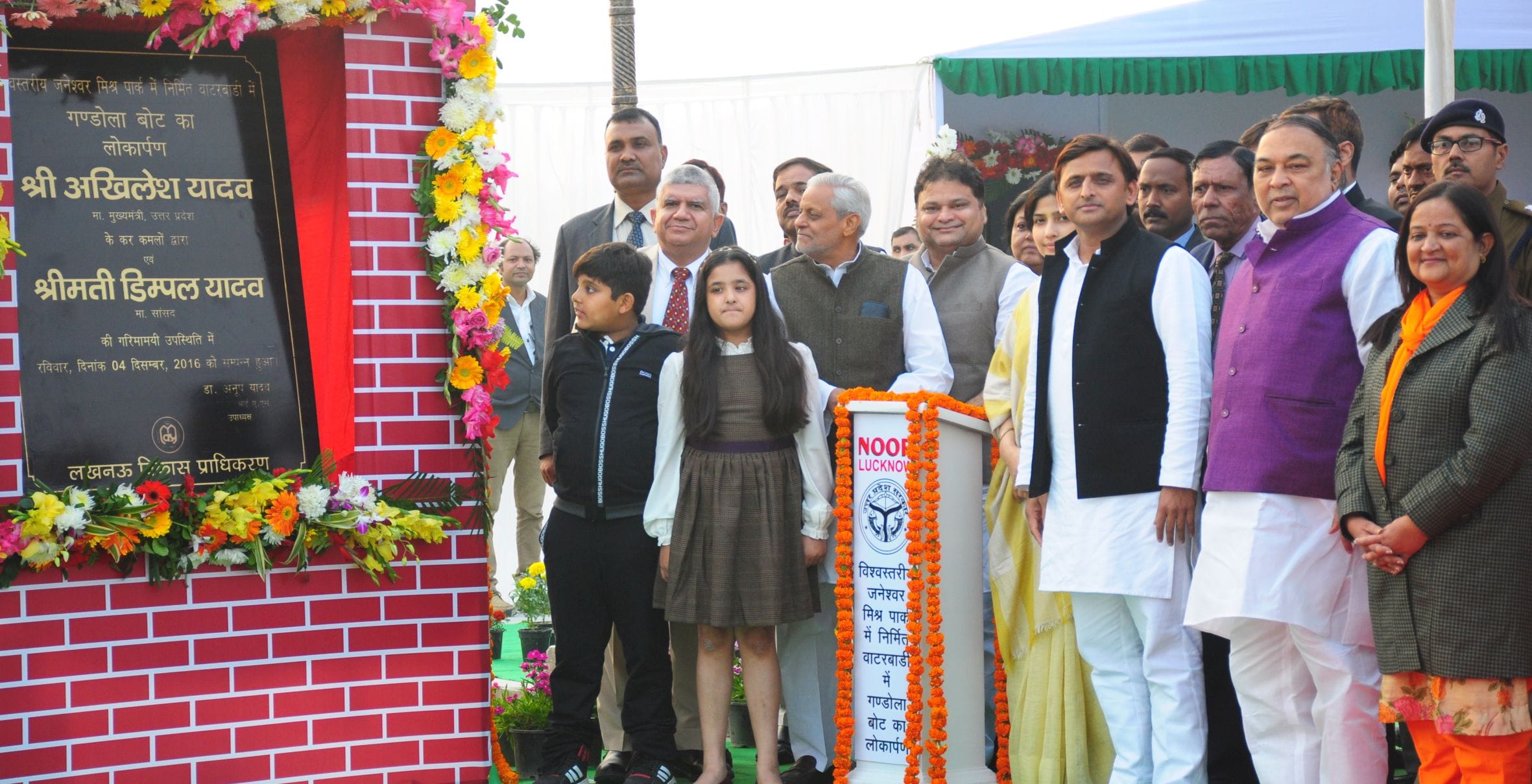 Akhilesh yadav did boating in janeshwar mishra park.