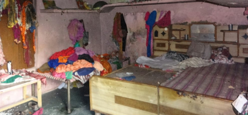 fire in house due to blast in mohali, 5 people killed
