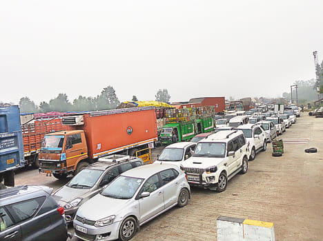 Close to 500 of the commotion on Barça at the toll plaza, jam