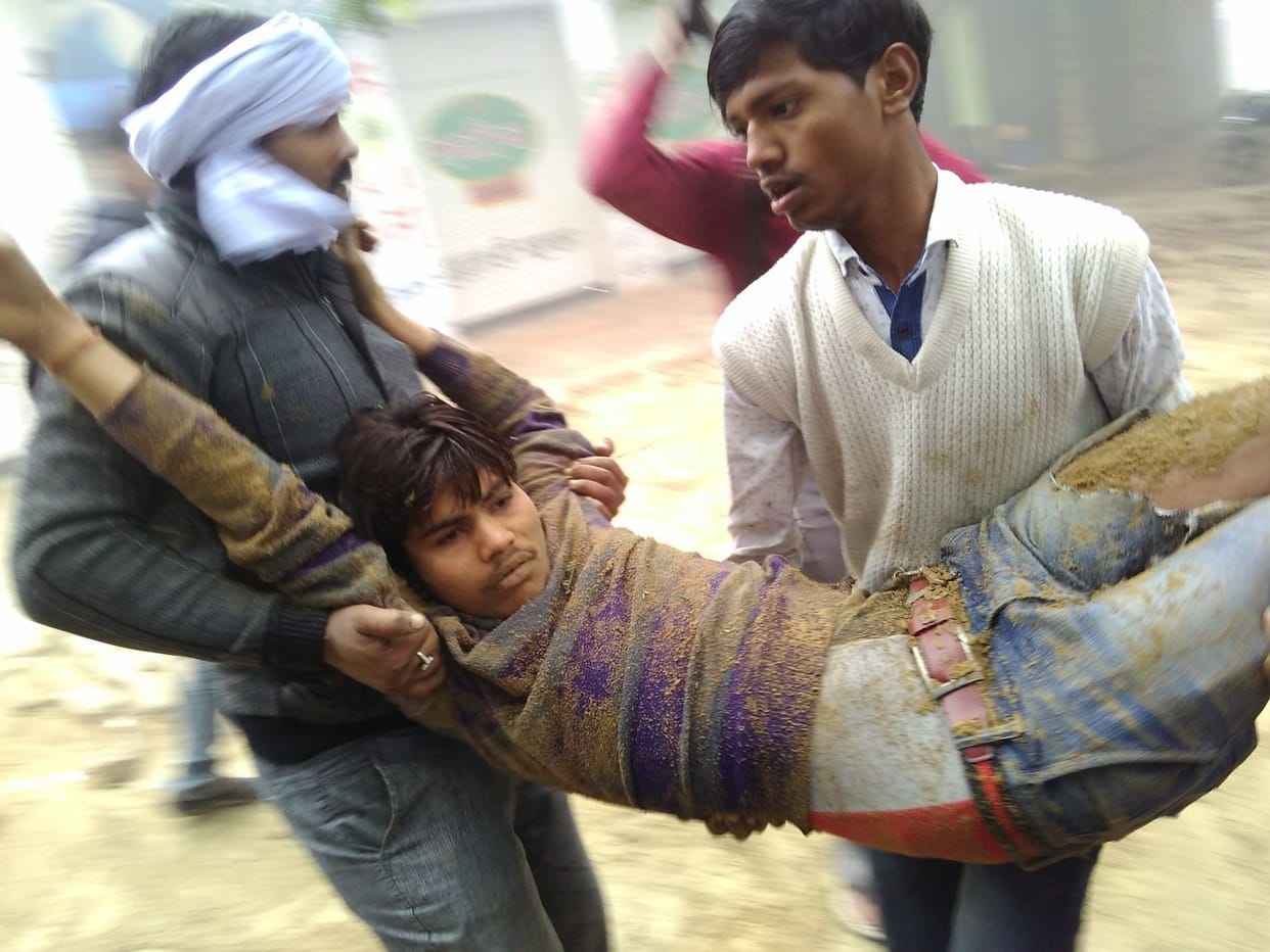 kohare mein haadase, teen logon kee maut