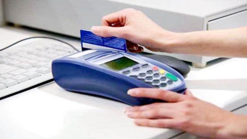 shopkeeper loot behind cashless scheme