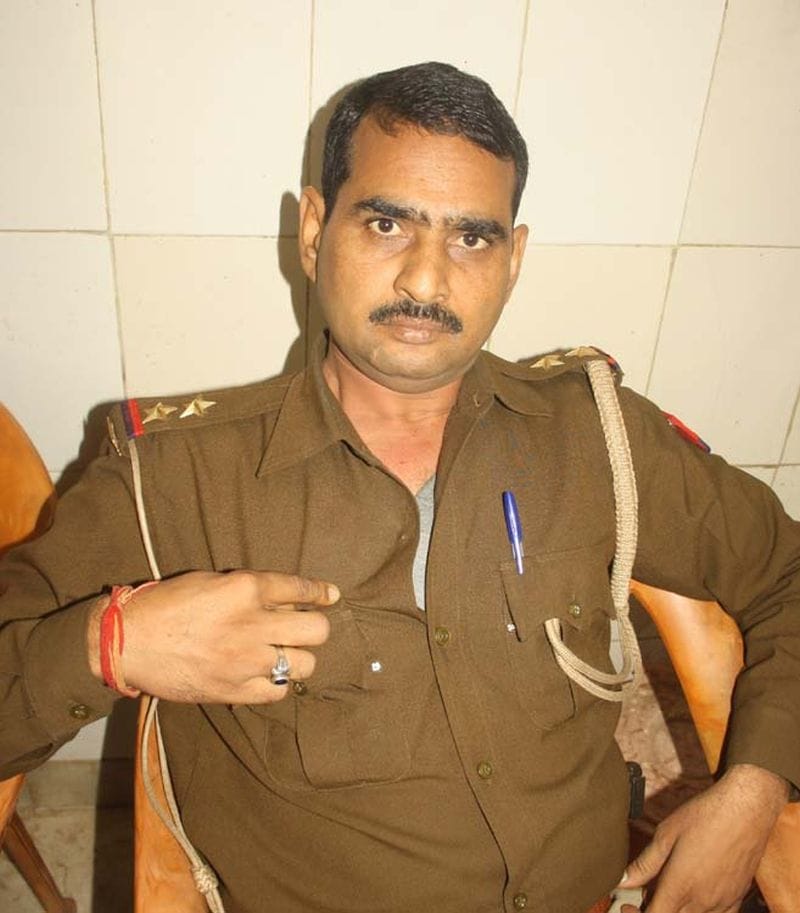devotee slaped to subinspector