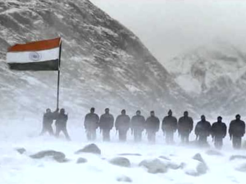 SOLDIERS GUARDING NATION IN -15 TEMPERATURE IN SIACHIN 