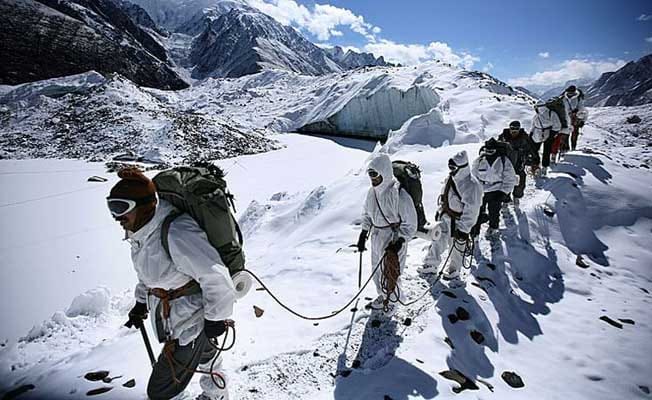 SOLDIERS GUARDING NATION IN -15 TEMPERATURE IN SIACHIN 