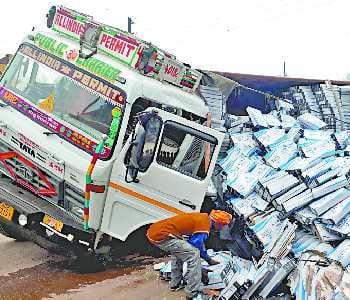 Reflex truck into the pit, four-hour motorway jams