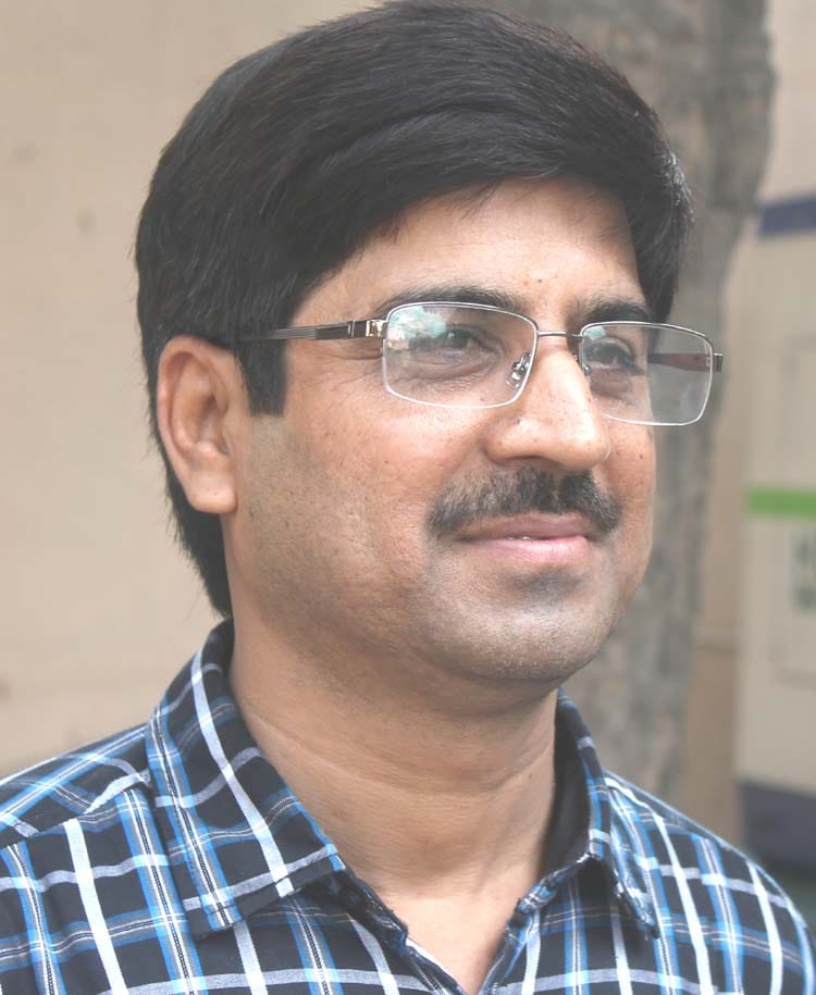 Admission of students surrounded the brother of Kumar Vishwas
