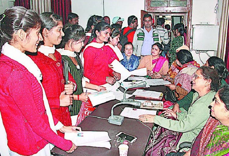 8 candidates will try luck at four positions