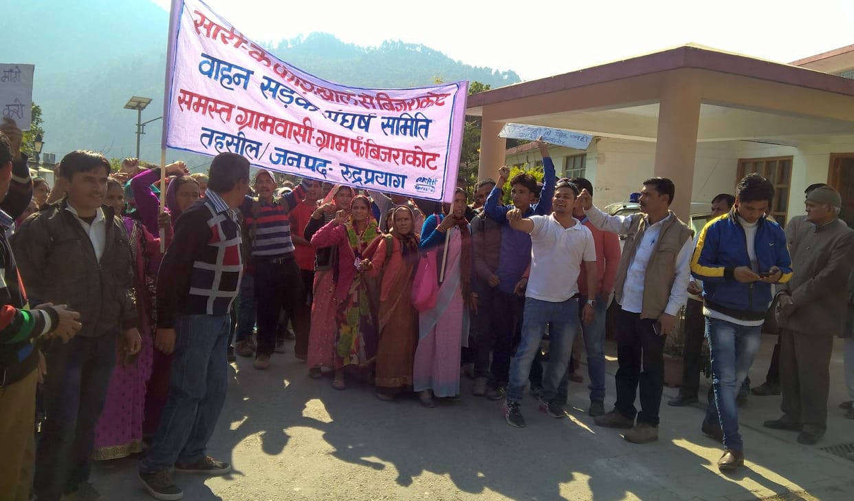 Villagers did not become a performance on the motorway