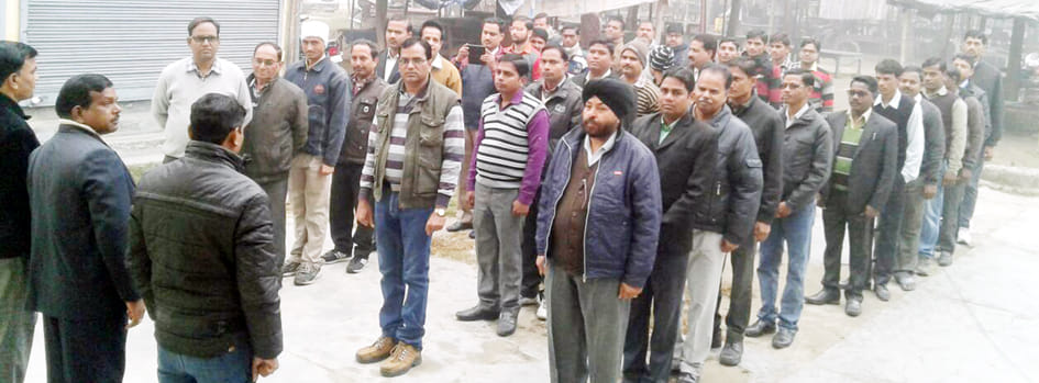Sang the national anthem before the start of work by lawyers