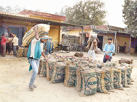 Lledaraen getting wages instead of flour