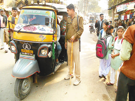 Auto stop on the road will take action against those