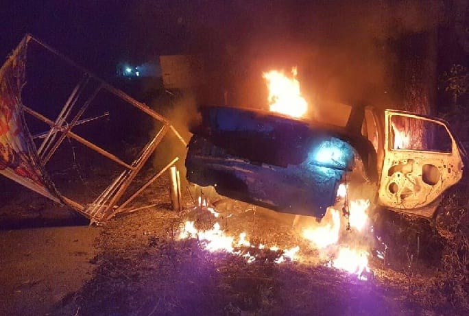 Car crashed into tree, child deaths