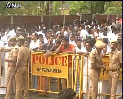 tamilnadu cm jayalalithaa suffers cardiac arrest hours after party said she was well