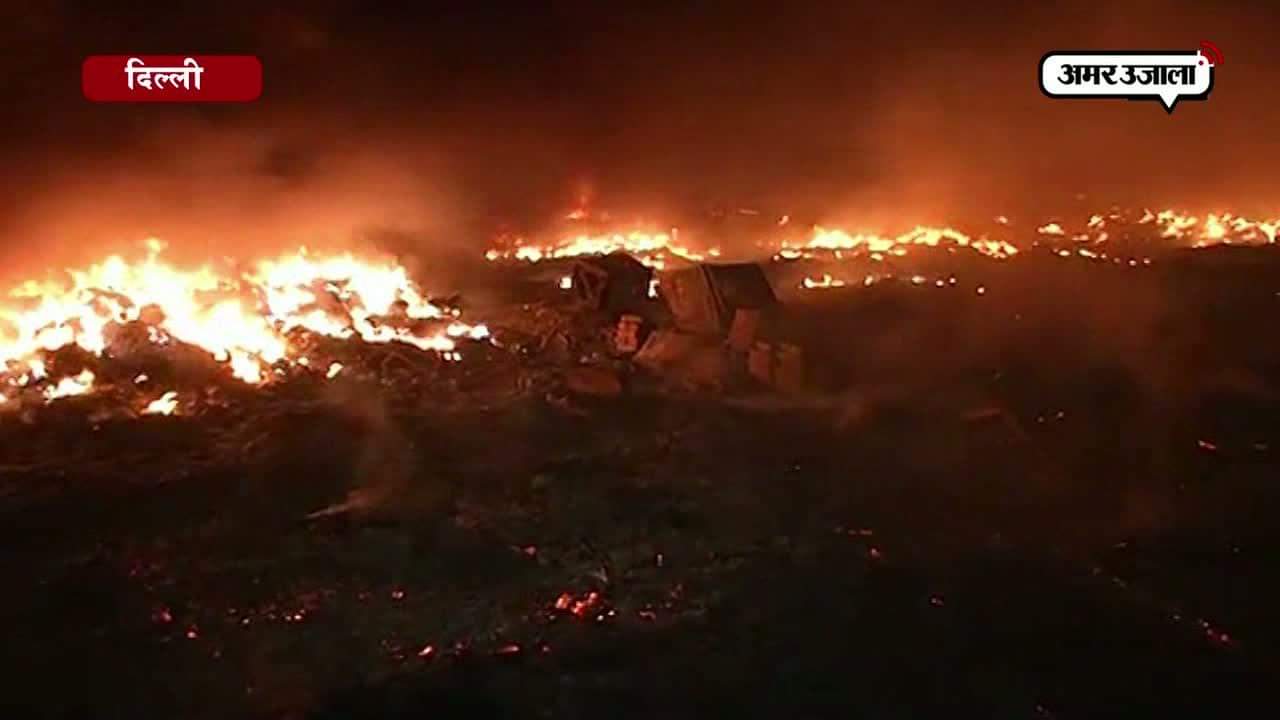 दिल्ली में रिठाला झुग्गी बस्ती में आग