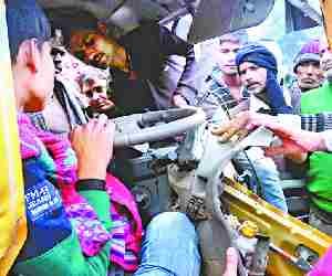 9 girl students hurt in accident