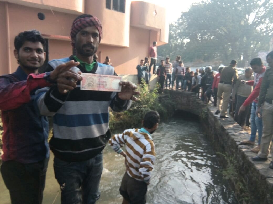 ban currency found in nahar at haldwani