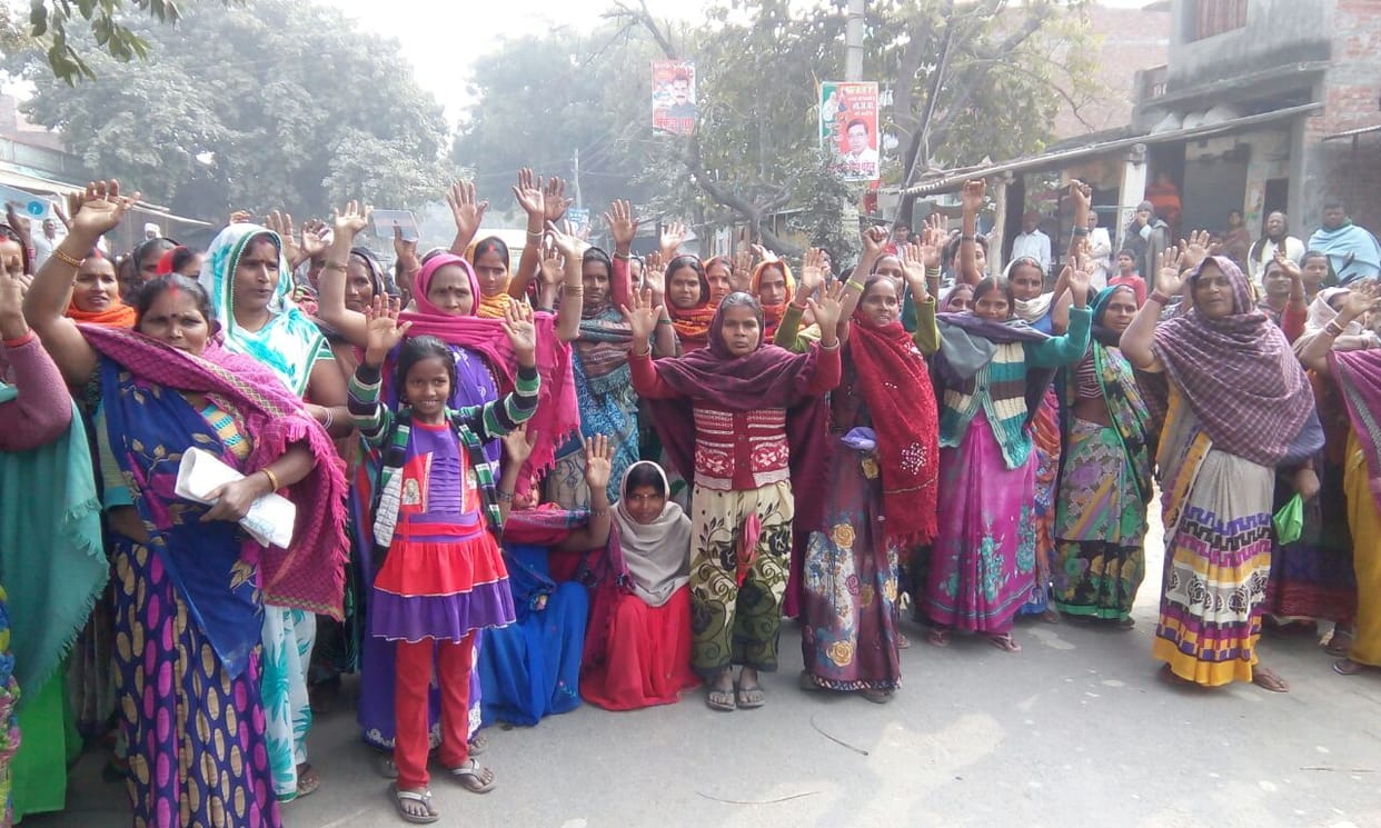 Heavy rush in bank today, people makes cry in azamgarh