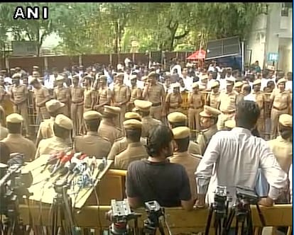 tamilnadu cm jayalalithaa suffers cardiac arrest hours after party said she was well